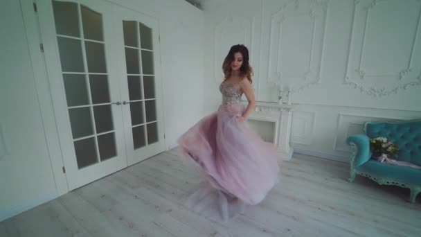 Schönheit Porträt der Braut trägt Mode Brautkleid — Stockvideo