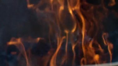 Kıvılcımlar saçan soyut ateş dokusu