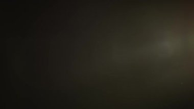 Bir videoda çerçeveler arasında geçiş yaratmak için gerçek ışıklandırma efektleri