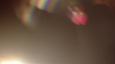 Lens parlaklığı bokeh yanan alev arkaplanı örtüyor