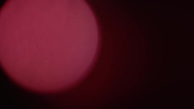 Yumuşak mercek parlama efektiyle parlar