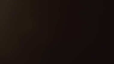 Bir videoda çerçeveler arasında geçiş yaratmak için gerçek ışıklandırma efektleri