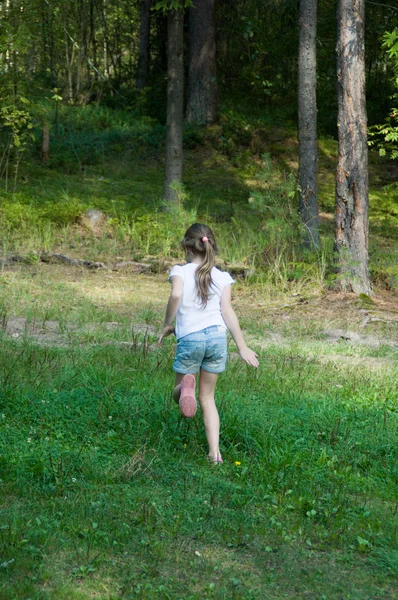 küçük kız çalışan