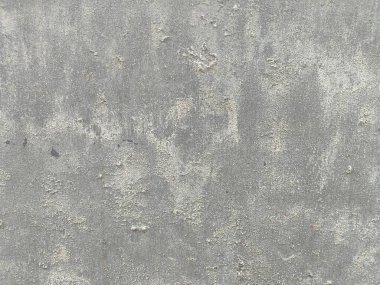 İnce bir sese ve soluk endüstriyel estetiğe sahip yaşlanmış ve yıpranmış beton duvar. Eski gri beton duvar, hasarlı paslı çatlak ve siyah doku tasarımı, klasik boş yüzey tozlu arka plan, sıkıntılı grunge beton.