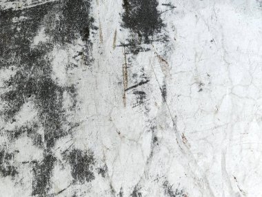 Yüksek çözünürlüklü eski grunge duvar dokusu eski beton yüzey detayları. Arka planlar, posterler, fotoğraf kaplamaları ve dijital sanat eserleri için mükemmel. Eskimiş beton detaylar ve sıkıntılı desenlerle koyu grunge duvar dokusu. İdeal poster geçmişi.