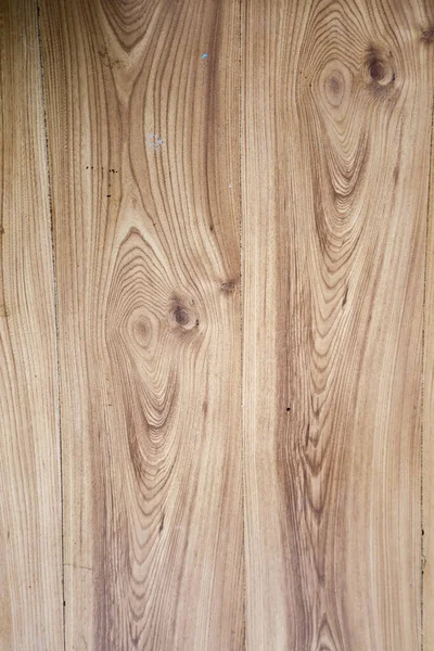 Doğal ahşap yüzeyi, işçiliğin ve organik maddelerin güzelliğini kutlayan karmaşık tahıl ve dokuları ortaya çıkarır. Sanatsal projeler ve iç dekorasyon için ideal arkaplan.