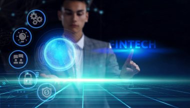 İş, teknoloji, internet ve ağ konsepti. Genç işadamı başarılı büyüme adımları üzerinde düşünüyor: Fintech