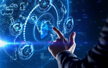 Siber güvenlik veri koruması iş teknolojisi gizlilik kavramı. Genç işadamı sanal ekrandaki ikon güvenliğini seçin.