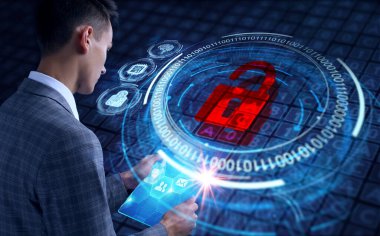 Siber güvenlik veri koruması iş teknolojisi gizlilik kavramı. Genç işadamı sanal ekrandaki ikon güvenliğini seçin.