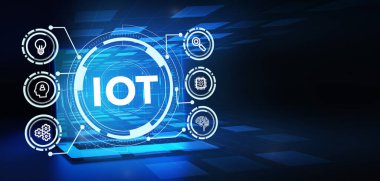 Nesnelerin interneti - IOT konsepti. İş adamı IOT ürünleri ve çözümler sunuyor. 