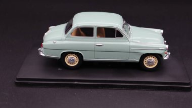 Eski arabanın modeli.