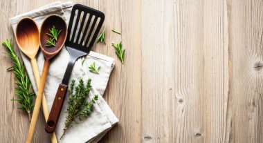 Çeşitli baharatlar ve otlar.