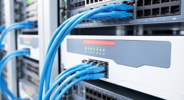 ağ kablolarıyla fiber optik