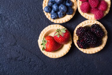 çilek: ahududu, yaban mersini, böğürtlen, strawberrie