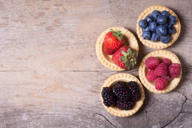 çilek: ahududu, yaban mersini, böğürtlen, strawberrie