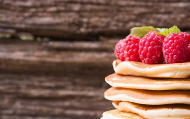 Ahududu ile Pancakes