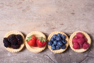 çilek: ahududu, yaban mersini, böğürtlen, strawberrie
