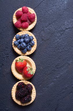 çilek: ahududu, yaban mersini, böğürtlen, strawberrie