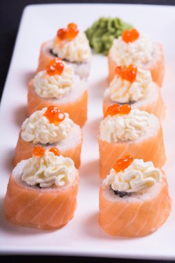 Geleneksel taze Japon suşi