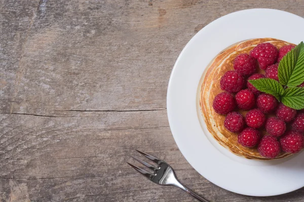 Ahududu ile Pancakes