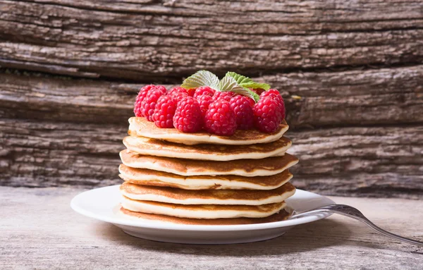 Ahududu ile Pancakes