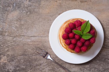 Ahududu ile Pancakes