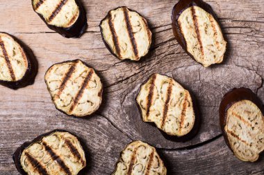 terbiyeli ızgara patlıcan