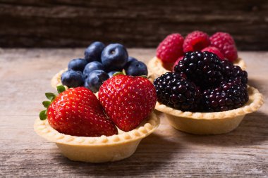 çilek: ahududu, yaban mersini, böğürtlen, strawberrie