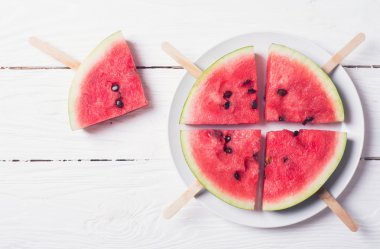 Karpuz dondurma ahşap üzerine