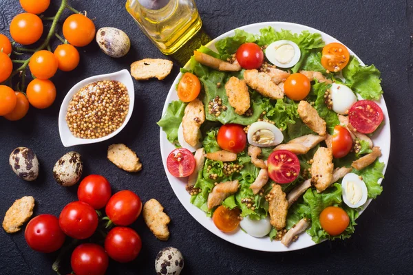 Sağlıklı tavuk Sezar salatası
