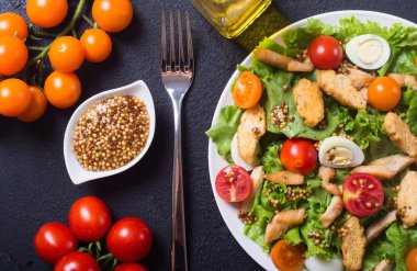 Sağlıklı tavuk Sezar salatası