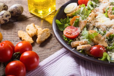 Sağlıklı tavuk Sezar salatası