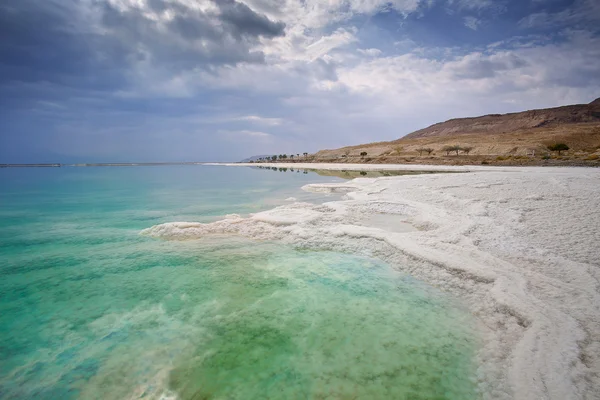 Tuz yatakları, Ölü Deniz 'in tipik manzarası, İsrail.