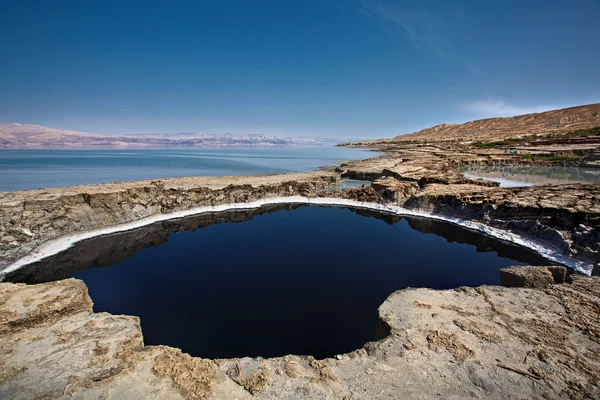 Único lago negro en el mar muerto — Foto de Stock