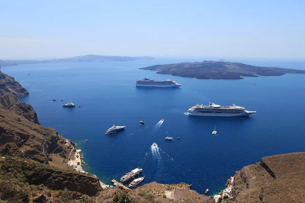 Cruceros en Thira, isla de Santorini, Grecia — Foto de Stock