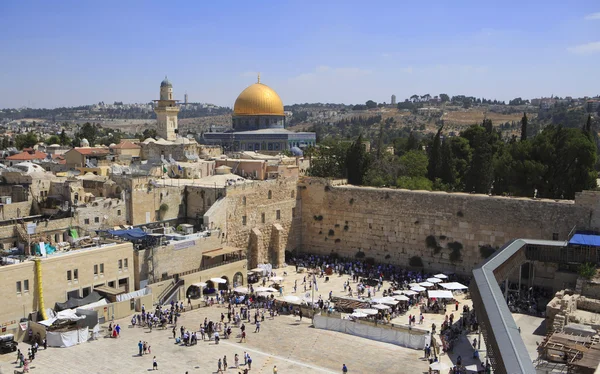 Western Wall and Dome of the Rock in the old city of Jerusalem, — Stock Photo, Image