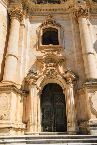 San Giorgio Katedrali ön cephesi, Modica. - Evet. Yüksek kalite fotoğraf