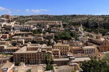 Modica, Sicilya, İtalya manzarası. Modica, Ragusa Eyaleti, barok şehri manzaralı. Sicilya, İtalya. Yukarıdan antik şehir Modika, yüksek kaliteli fotoğraf