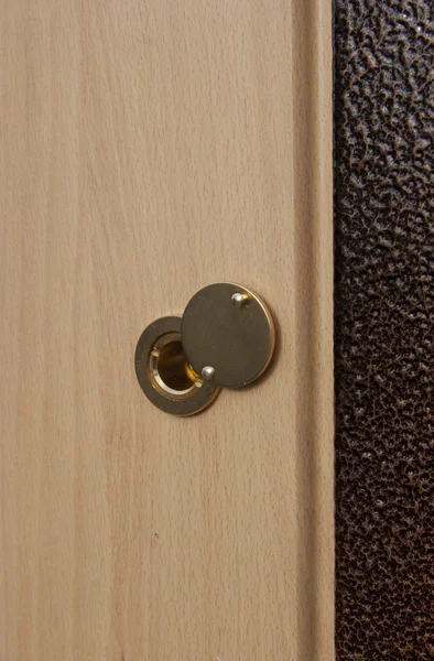 ประตูโลหะและ peephole — ภาพถ่ายสต็อก