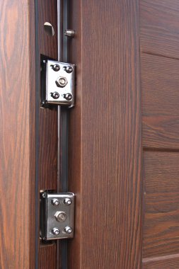 Kapıyı açık hingle