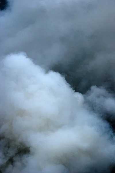 Felhők a füst — Stock Fotó