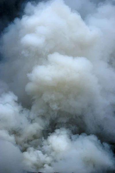 Nuvens de fumaça — Fotografia de Stock