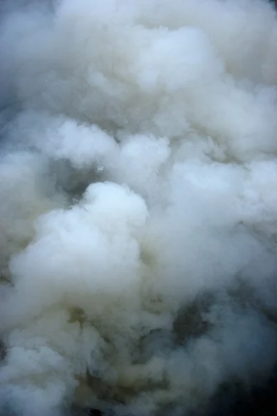 Nuvens de fumaça — Fotografia de Stock
