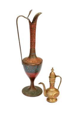 Beyaz arka planda izole edilmiş Hint su kavanozu