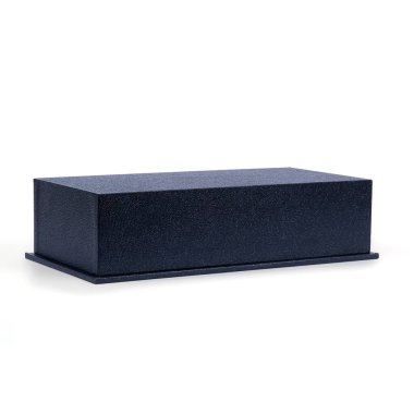 mavi hediye kutusu beyaz arkaplanda izole edildi