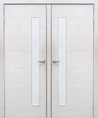 Giriş kapısı (iç ahşap kapı) beyaz arkaplanda izole edildi