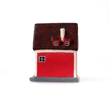 Baltık devletlerinden seramik bir hatıra. Üzerinde beyaz arka planda izole edilmiş ünlü eski evlerin resmi var.