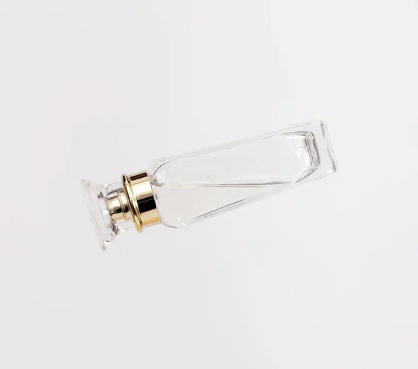 白い背景に隔離された香水瓶のレイアウト — ストック写真