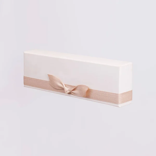 Caixa Presente Com Arco Isolado Fundo Branco — Fotografia de Stock