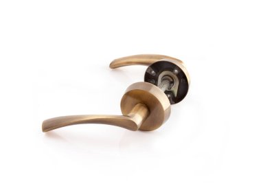 Kırpma yolu ile beyaz arkaplan tasarım ögesi üzerinde izole kapı kolu